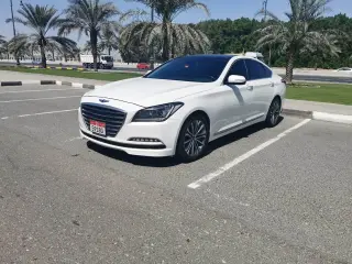 2015 Hyundai Genesis في Abu Dhabi سيارة مستعملة