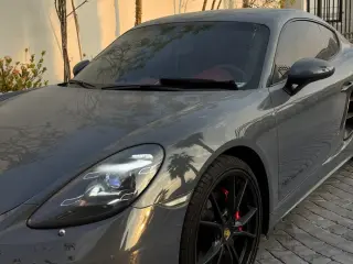 2018 Porsche Cayman in Abu Dhabi used car