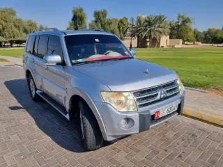 2011 Mitsubishi Pajero in Abu Dhabi used car