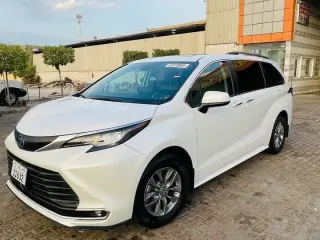 2022 Toyota Sienna in Abu Dhabi used car