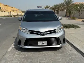 2019 Toyota Sienna in Abu Dhabi used car