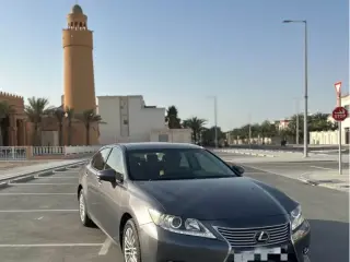 2014 Lexus ES في Abu Dhabi سيارة مستعملة
