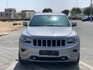 2014 Jeep Grand Cherokee في Abu Dhabi سيارة مستعملة