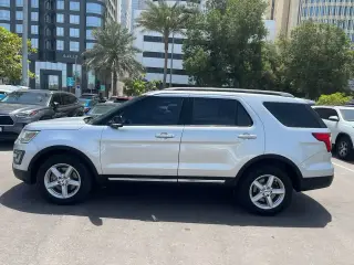 2017 Ford Explorer في Abu Dhabi سيارة مستعملة
