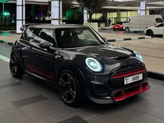 2021 Mini Cooper في Abu Dhabi سيارة مستعملة