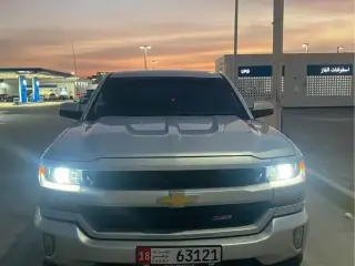 2018 Chevrolet Silverado في Abu Dhabi سيارة مستعملة