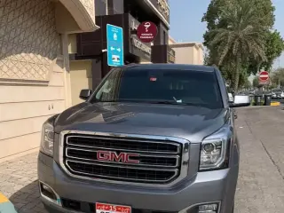 2018 GMC Yukon في Abu Dhabi سيارة مستعملة