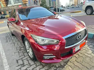 2015 Infiniti Q50 في Abu Dhabi سيارة مستعملة