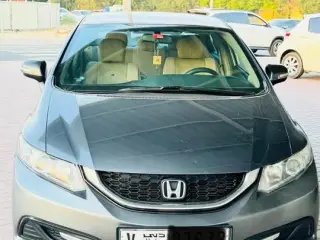 2013 Honda Civic في Abu Dhabi سيارة مستعملة