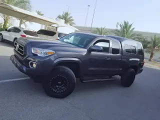 2023 Toyota Tacoma في Abu Dhabi سيارة مستعملة