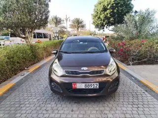 2014 Kia Rio في Abu Dhabi سيارة مستعملة