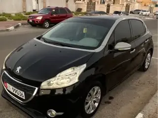 2013 Peugeot 208 في Abu Dhabi سيارة مستعملة