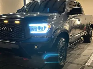 2009 Toyota Tundra في Abu Dhabi سيارة مستعملة