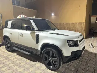 2023 Land Rover Defender في Abu Dhabi سيارة مستعملة