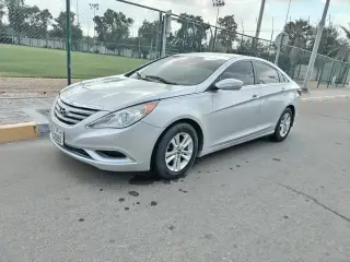 2014 Hyundai Sonata في Abu Dhabi سيارة مستعملة