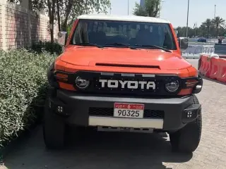 2014 Toyota FJ Cruiser في Abu Dhabi سيارة مستعملة
