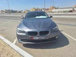 2013 BMW 5-Series في Abu Dhabi سيارة مستعملة
