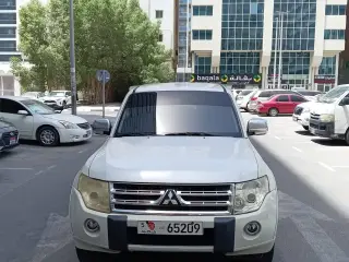 2011 Mitsubishi Pajero في Abu Dhabi سيارة مستعملة