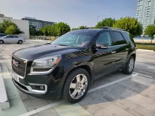 2017 GMC Acadia في Abu Dhabi سيارة مستعملة