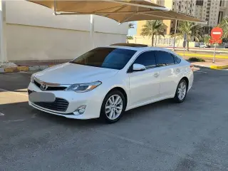 2015 Toyota Avalon في Abu Dhabi سيارة مستعملة