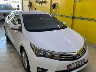 2015 Toyota Corolla في Abu Dhabi سيارة مستعملة