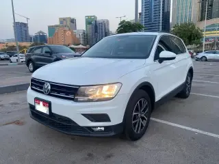 2020 Volkswagen Tiguan في Abu Dhabi سيارة مستعملة