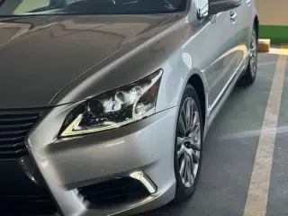 2015 Lexus LS 460 في Abu Dhabi سيارة مستعملة