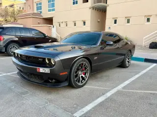 2016 Dodge Challenger في Abu Dhabi سيارة مستعملة