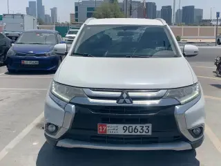 2016 Mitsubishi Outlander في Abu Dhabi سيارة مستعملة