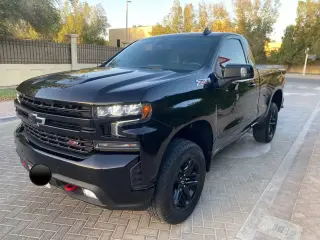 2021 Chevrolet Silverado في Abu Dhabi سيارة مستعملة