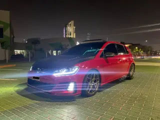 2015 Volkswagen Golf في Abu Dhabi سيارة مستعملة