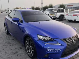 2015 Lexus IS في Abu Dhabi سيارة مستعملة