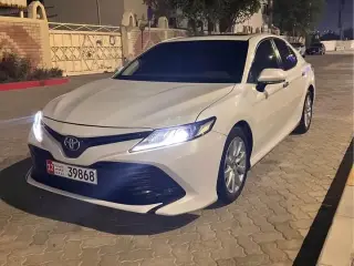 2019 Toyota Camry في Abu Dhabi سيارة مستعملة
