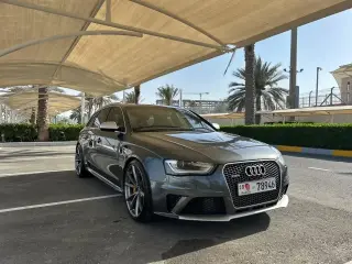 2014 Audi RS4 في Abu Dhabi سيارة مستعملة