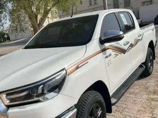 2024 Toyota Hilux في Abu Dhabi سيارة مستعملة