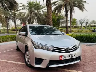 2015 Toyota Corolla في Abu Dhabi سيارة مستعملة