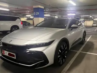 2023 Toyota Crown في Abu Dhabi سيارة مستعملة