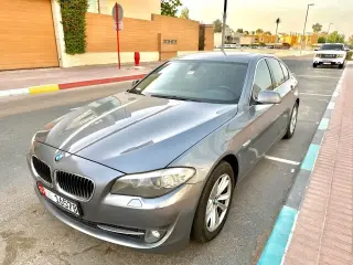 2013 BMW 5-Series في Abu Dhabi سيارة مستعملة