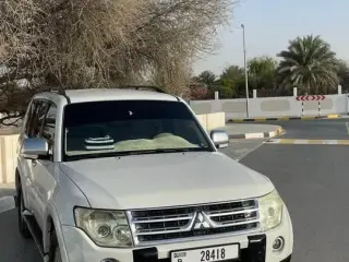 2010 Mitsubishi Pajero في Abu Dhabi سيارة مستعملة