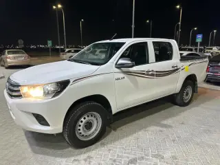 2019 Toyota Hilux في Abu Dhabi سيارة مستعملة