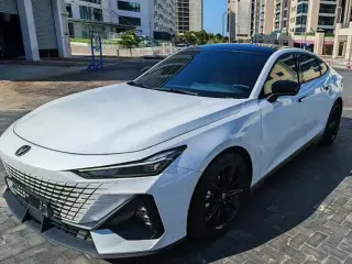 2023 Changan UNI V في Abu Dhabi سيارة مستعملة