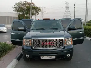 2011 GMC Sierra في Abu Dhabi سيارة مستعملة