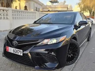 2020 Toyota Camry في Abu Dhabi سيارة مستعملة