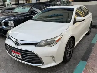 2017 Toyota Avalon في Abu Dhabi سيارة مستعملة