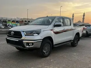 2025 Toyota Hilux في Abu Dhabi سيارة مستعملة