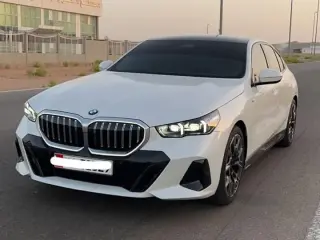2024 BMW 5-Series في Abu Dhabi سيارة مستعملة