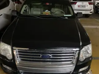 2010 Ford Explorer في Abu Dhabi سيارة مستعملة