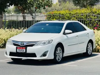 2015 Toyota Camry في Abu Dhabi سيارة مستعملة