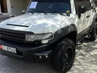 2010 Toyota FJ Cruiser in Abu Dhabi used car