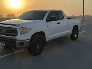 2014 Toyota Sequoia في Abu Dhabi سيارة مستعملة